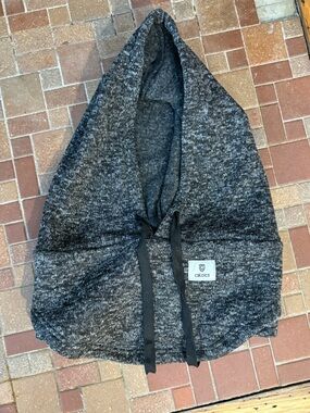 Comfortable and warm Hood - Black/Gray